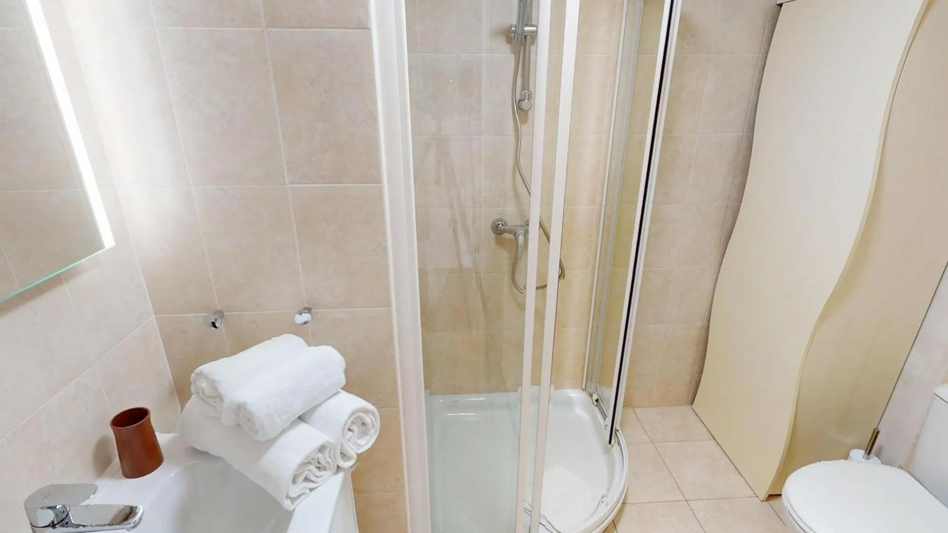 Studio Climatise Avec Terrasse Et Wifi Proche Plages A Menton - Fr-1-196-377 0*,